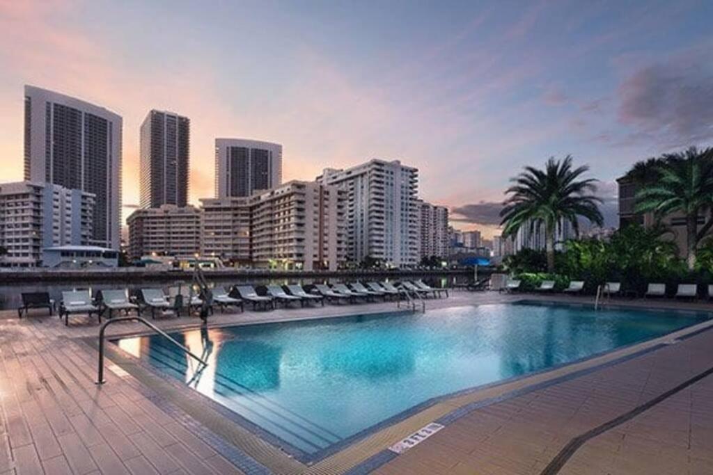 Ocean Views - Pool & Gym - Pet Friendly - Close To Beach Hallandale Beach Εξωτερικό φωτογραφία